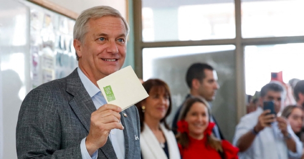 जोस अँटोनियो कास्ट बनले चिलीचे नवे राष्ट्रपती जोस अँटोनियो कास्ट बनले चिलीचे नवे राष्ट्रपती