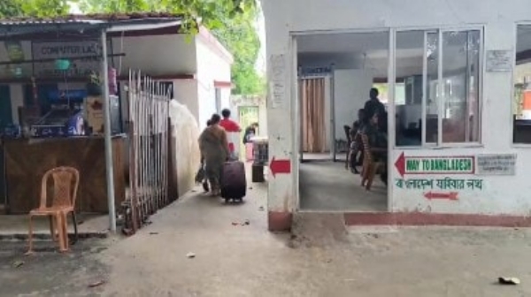 बांगलादेशातील अशांततेमुळे भारतीय व्हिसा केंद्रे अनिश्चित काळासाठी बंद बांगलादेशातील अशांततेमुळे भारतीय व्हिसा केंद्रे अनिश्चित काळासाठी बंद