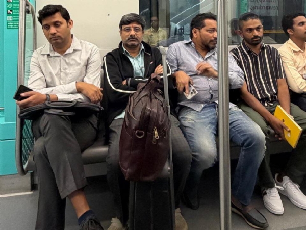 आमदार प्रताप अडसड यांचा मुंबईत मेट्रोने प्रवास