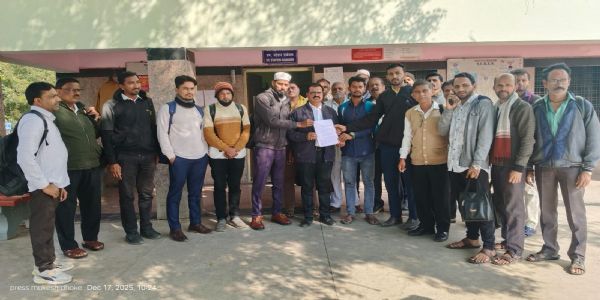 अकोट–अकोला मेमो रेल्वेचा वेळ बदलल्याने प्रवाशांचा संताप