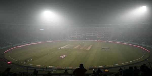 दाट धुक्यामुळे भारत आणि दक्षिण आफ्रिका यांच्यातील टी-20 सामना रद्द