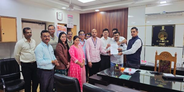 महसूल कर्मचाऱ्यांचे शुक्रवारपासून बेमुदत कामबंद आंदोलन, मुख्यमंत्र्यांना निवेदन