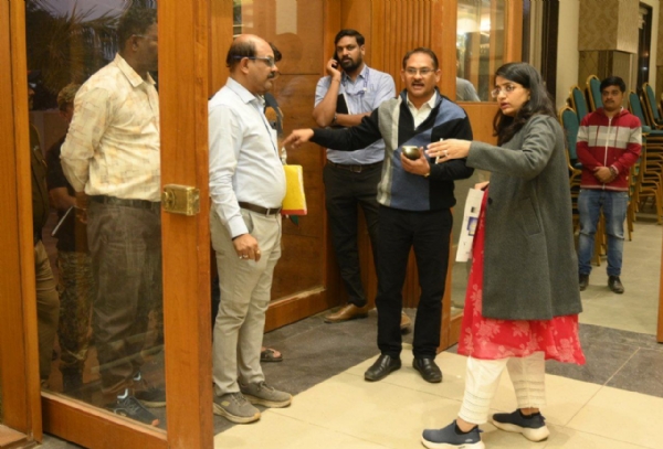 नवसारी स्पोर्ट कॉम्प्लेक्स येथे मतमोजणी स्थळाची आयुक्त सौम्या शर्मा चांडक यांच्याकडून सविस्तर पाहणी