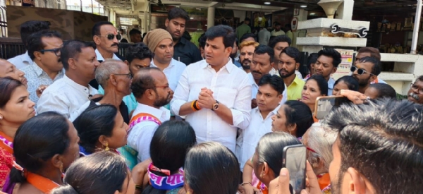 महानगरपालिका निवडणुकीसाठी युवा स्वाभिमान पार्टीला उत्स्फूर्त प्रतिसाद; ४३८ इच्छुक उमेदवारांची अर्ज उचल पूर्ण महानगरपालिका निवडणुकीसाठी युवा स्वाभिमान पार्टीला उत्स्फूर्त प्रतिसाद; ४३८ इच्छुक उमेदवारांची अर्ज उचल पूर्ण