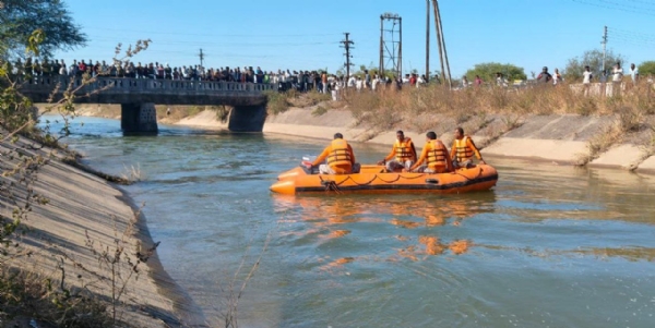 आनंदवाडी कॅनॉलमध्ये २१ वर्षीय तरुण वाहून गेला  वडिलांसमोरच घडली दुर्घटना; रेस्क्यू टीमकडून शोधकार्य सुरू