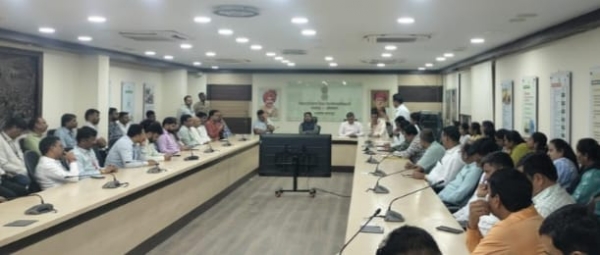 रायगडमध्ये महसूल कर्मचाऱ्यांचा एल्गार; १९ पासून बेमुदत कामबंद रायगडमध्ये महसूल कर्मचाऱ्यांचा एल्गार; १९ पासून बेमुदत कामबंद