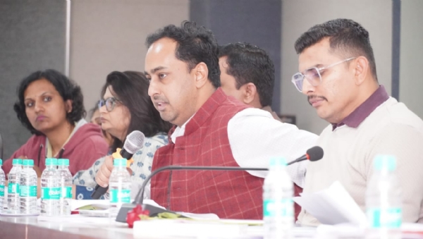 सर्वांसाठी घरे’ योजनेची प्रभावीपणे अंमलबजावणी करावी - जिल्हाधिकारी  प्रसाद  जिल्हा परिषदेच्या विभाग प्रमुखांसमवेत घेतली आढावा बैठक