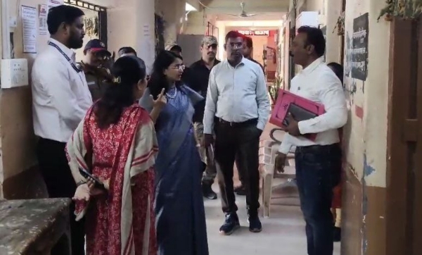 निवडणूक नियोजनाच्या तयारीचा आढावा अमरावती महानगरपालिका आयुक्त सौम्या शर्मा चांडक यांची विविध कार्यालयांना भेट निवडणूक नियोजनाच्या तयारीचा आढावा अमरावती महानगरपालिका आयुक्त सौम्या शर्मा चांडक यांची विविध कार्यालयांना भेट