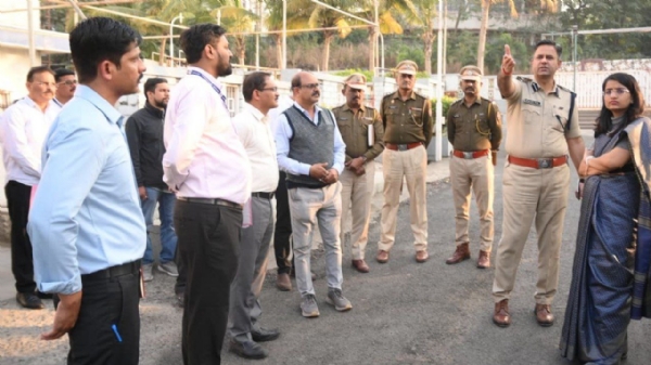 मतमोजणीच्या पार्श्वभूमीवर पोलिस आयुक्त राकेश ओला व महापालिका आयुक्त सौम्या शर्मा चांडक यांची मतगणना केंद्रांची पाहणी मतमोजणीच्या पार्श्वभूमीवर पोलिस आयुक्त राकेश ओला व महापालिका आयुक्त सौम्या शर्मा चांडक यांची मतगणना केंद्रांची पाहणी