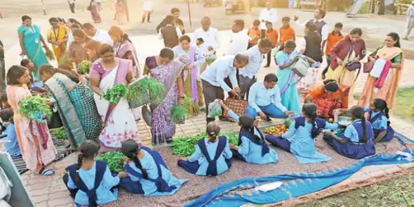 अमरावती 20 गुंठ्यांत सेंद्रिय शेती; विद्यार्थीच करतात भाज्यांची विक्री‎