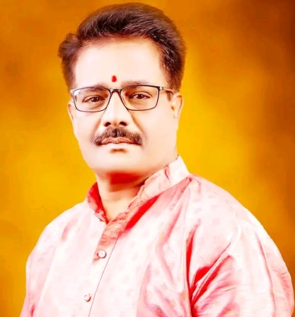 वक्तृत्व आणि स्वरचित कविता स्पर्धेत यशवंत मकरंद यांचे यश