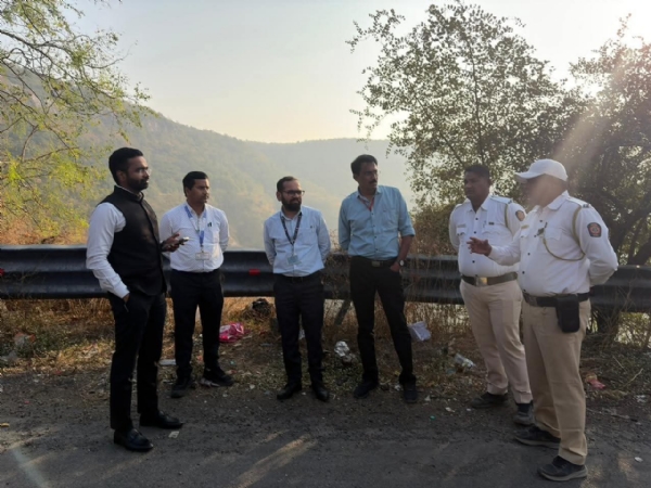 औट्रम (कन्नड) घाटाची जिल्हाधिकाऱ्यांकडून पाहणी