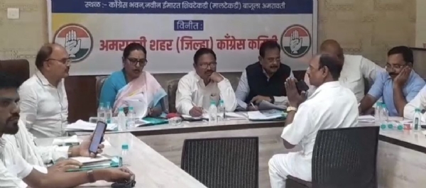 काँग्रेस भवन येथे इच्छुक उमेदवारांच्या मुलाखतीदरम्यान जोरदार शक्तीप्रदर्शन  ‘वारे पंजा आया रे पंजा’ समर्थकांच्या घोषणांनी परिसर दणाणला