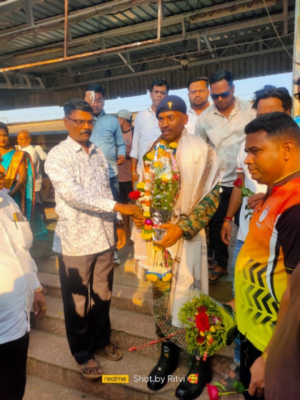 केळवेरोडचा अमोल बातरा भारतीय सैन्यात दाखल; गावकऱ्यांकडून जल्लोषात स्वागत