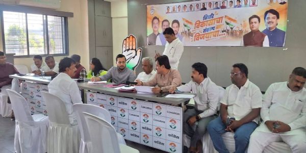 लातुर मनपा निवडणुकीकरिता काँग्रेस भवनात इच्छुक असलेल्या उमेदवारांच्या मुलाखती