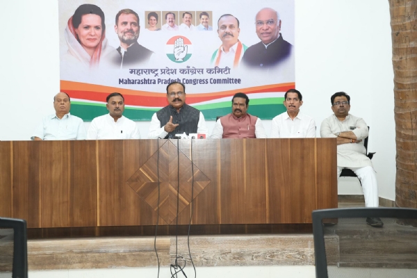 नवी मुंबई विमानतळाला दि. बा. पाटील यांचेच नाव द्या - सपकाळ