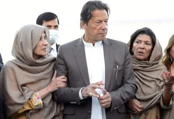 बहीण उजमा खातून यांना मिळाली इम्रान खानला भेटण्याची परवानगी