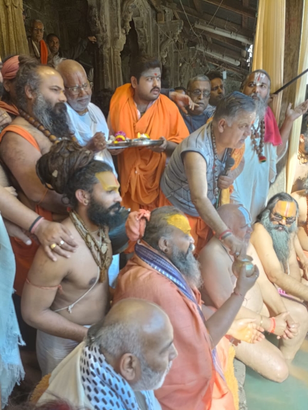 त्र्यंबकेश्वर येथे गोदावरी परिक्रमेची सांगता.सनातन धर्म, विश्व कल्याणाचा संदेश गोदावरी परिक्रमेतून दिला. श्रीमदजगद्गुरु द्वाराचार्य श्री स्वामी राजेंद्रदास