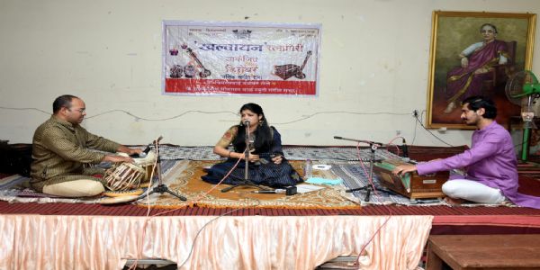 रत्नागिरी : सावनी शिखरेने रंगविली खल्वायनची संगीत मैफल