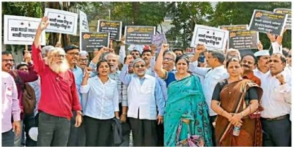 मराठी शाळा वाचविण्यासाठी मुंबई महापालिका मुख्यालयावर धडक मोर्चा