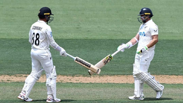 टॉम लॅथम आणि डेव्हॉन कॉनवे टॉम लॅथम आणि डेव्हॉन कॉनवे