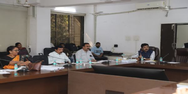ठाणे पालिका निवडणूक : निवडणूक निर्णय अधिकाऱ्यांची आढावा बैठक संपन्न