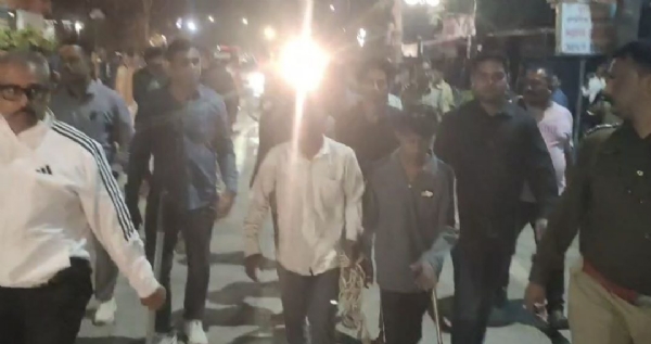 शहरात तोडफोड व दहशत करणाऱ्यां गुंडांची पोलिसांनी काढली  धिंड