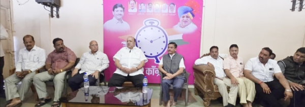 मंत्री हसन मुश्रीफ आणि मुरगूडचे  उमेदवार