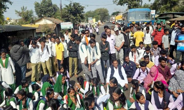 बस साठी चक्काजाम