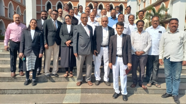 माजी नगरसेवक न्यायालयाच्या आवारात