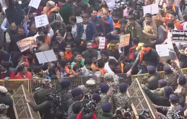 बांगलादेश उच्चायुक्तालयाबाहेर विश्व हिंदू परिषदेचं निदर्शने