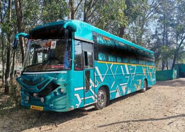 किणी येथे बसवर दरोडा