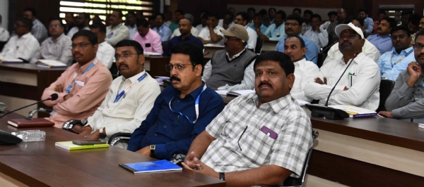 प्रशासकीय कामकाजात संवाद कौशल्य वापरा- जिल्हाधिकारी दिलीप स्वामी