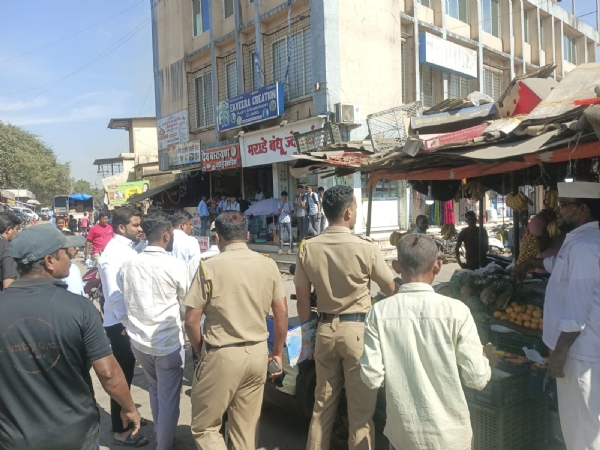 कशेळेतील वाहतूक कोंडीवर अखेर दंडुका; अतिक्रमण हटाव मोहीम