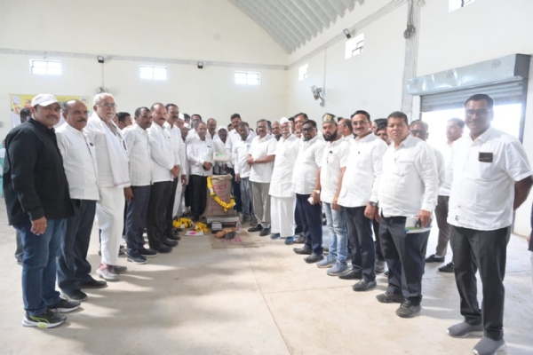समीर भुजबळ यांच्या हस्ते येवला शासकीय मका, सोयाबीन खरेदी केंद्राचा शुभारंभ