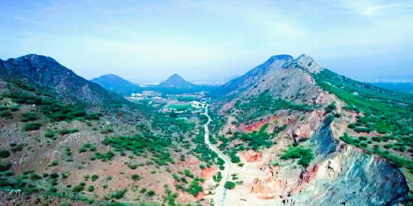 अरावली पर्वतरांग पूर्णतः संरक्षित; नव्या खननावर केंद्राची बंदी