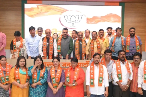 गजन गौडा पाटील व श्री.आशिष सुरडकर