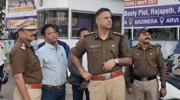 पोलीस आयुक्त उतरले रस्त्यावर वाहतूक व्यवस्थेची केली पाहणी पोलीस आयुक्त उतरले रस्त्यावर वाहतूक व्यवस्थेची केली पाहणी