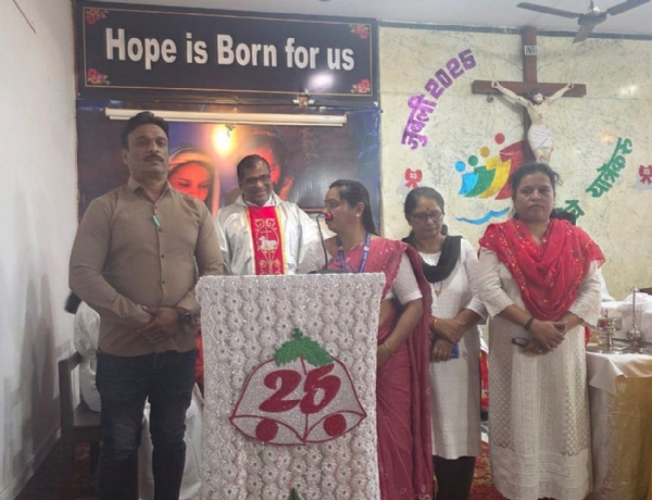 दस्तूर नगर–वडाळी परिसरातील चर्चमध्ये क्रिसमस साजरा; मतदार हक्काबाबत शपथ व मार्गदर्शन दस्तूर नगर–वडाळी परिसरातील चर्चमध्ये क्रिसमस साजरा; मतदार हक्काबाबत शपथ व मार्गदर्शन