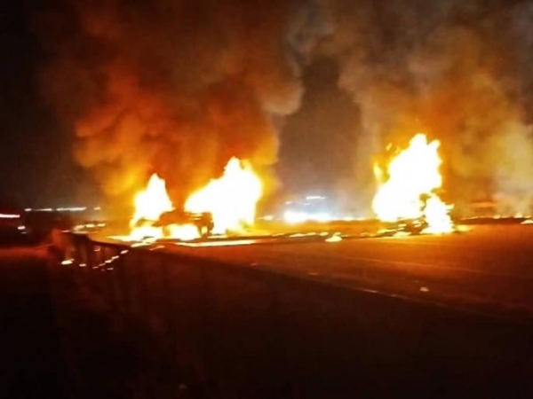 कर्नाटकात बस-ट्रकची धडक होऊन भीषण अपघात