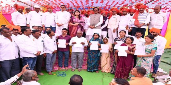 दानवेंची वडिलोपार्जीत जमीन नातेवाईकांच्या नावावर हस्तांतरीत