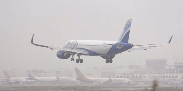 खराब हवामानामुळे इंडिगोची ६७ उड्डाणे रद्द