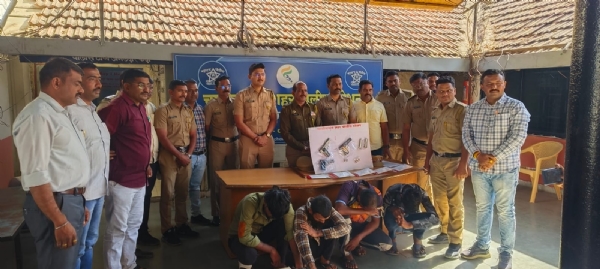 दोन आरोपींना अटक