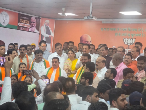 पांडे, वाघ, भोसले, खैरे, पाटलांच्या हाती कमळ