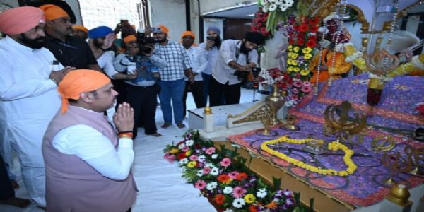 मानवतेच्या मार्गावर चालण्यासाठी कृतीतून संकल्प करूया – मुख्यमंत्री