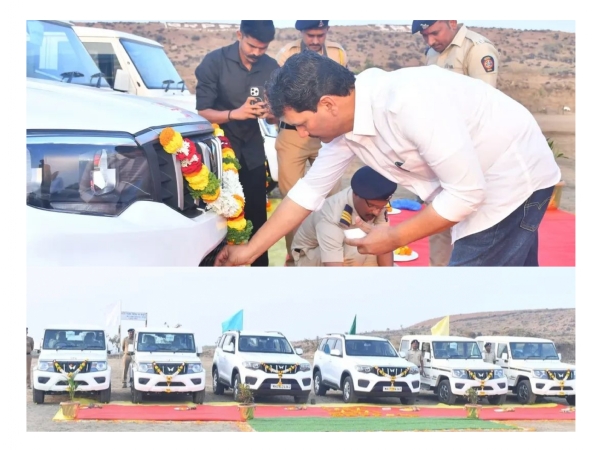 शासकीय वाहनांचे पालकमंत्री प्रकाश आबिटकर यांचे हस्ते लोकार्पण