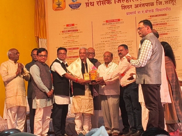 साहित्य संमेलनात