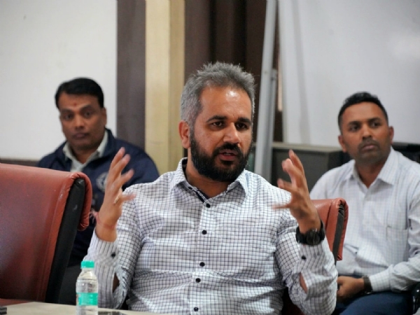 शहराच्या सौंदर्यीकरणासाठी कलावंतासह तज्ज्ञांनी पुढे यावे आयुक्त शेखर सिंह यांचे बैठकीत आवाहन