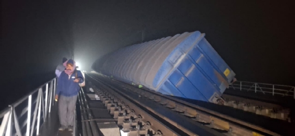 मालगाडी रुळावरून घसरली