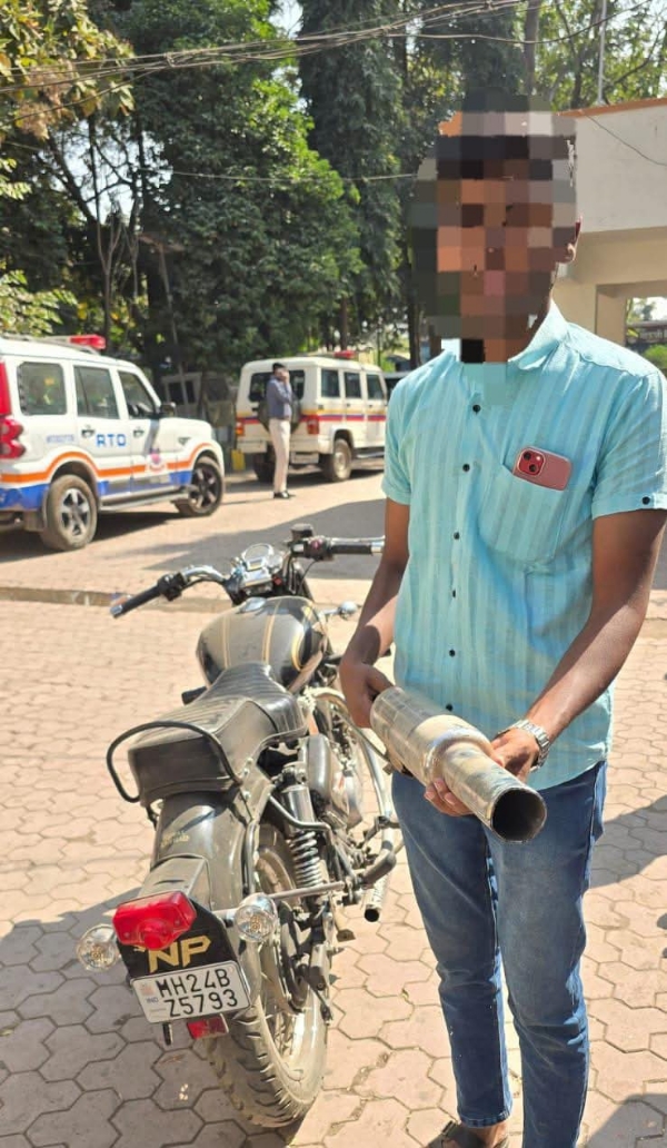 फटाका सायलेन्सरमुळे होणाऱ्या ध्वनी प्रदूषणावर एमआयडीसी पोलिसांची ठोस कारवाई, १२ मॉडीफाय बुलेट दुचाकींवर कारवाई. ९९,५००/- रुपयांचा दंड वसूल.